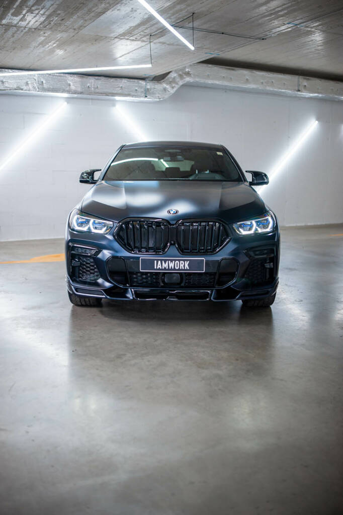 BMW X6 pohled zepředu po dokončení